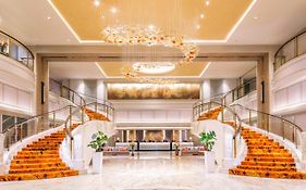 โรงแรมรอยัล พลาซา ออน สก็อตต์